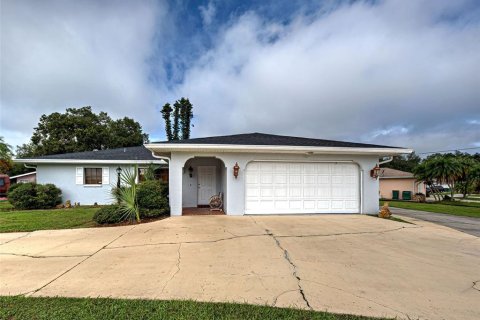 Casa en Port Charlotte, Florida 3 dormitorios, 162.11 m2 № 2210425