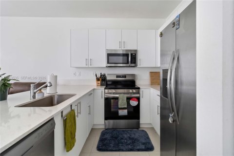 Снять в аренду таунхаус в Хомстед, Флорида 4 спальни, 166.3м2, № 2018168 - фото 3