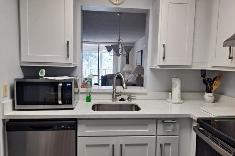 Condo in Delray Beach, Florida, 2 bedrooms  № 2245906 - photo 6