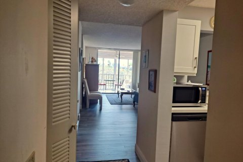 Condo in Delray Beach, Florida, 2 bedrooms  № 2245906 - photo 13