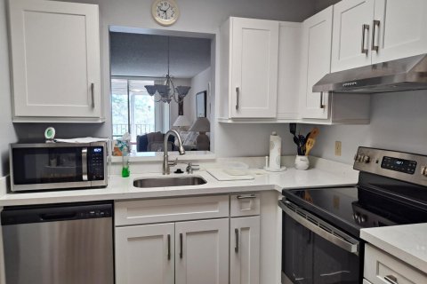 Condo in Delray Beach, Florida, 2 bedrooms  № 2245906 - photo 5