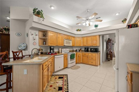 House in Ocala, Florida 4 bedrooms, 248.51 sq.m. № 2150312 - photo 13