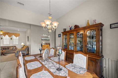 House in Ocala, Florida 4 bedrooms, 248.51 sq.m. № 2150312 - photo 8