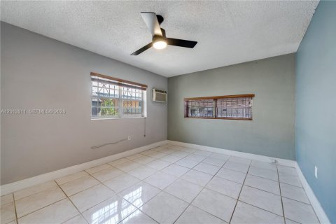 Villa ou maison à vendre à Miami, Floride: 3 chambres № 2075732 - photo 7