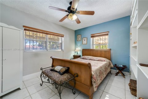 Villa ou maison à vendre à Miami, Floride: 3 chambres № 2075732 - photo 4