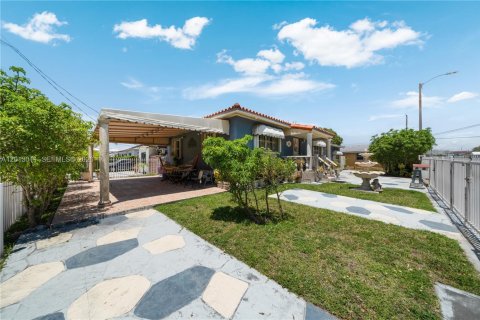 Villa ou maison à vendre à Miami, Floride: 3 chambres № 2075732 - photo 2