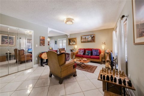 Villa ou maison à vendre à Miami, Floride: 3 chambres № 2075732 - photo 6