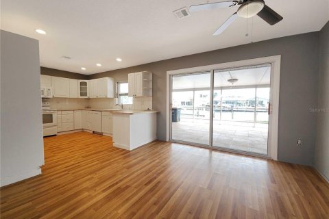 House in Punta Gorda, Florida 3 bedrooms, 151.06 sq.m. № 2238827 - photo 13