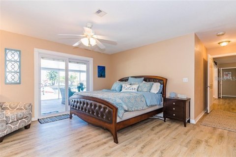 House in Punta Gorda, Florida 3 bedrooms, 151.06 sq.m. № 2238827 - photo 4