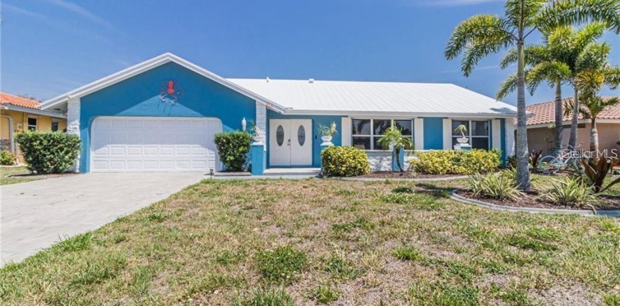 House in Punta Gorda, Florida 3 bedrooms, 151.06 sq.m. № 2238827