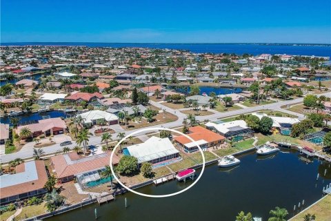 House in Punta Gorda, Florida 3 bedrooms, 151.06 sq.m. № 2238827 - photo 8