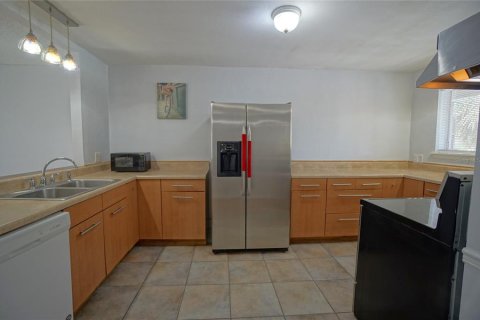 Copropriété à louer à Tampa, Floride: 2 chambres, 99.22 m2 № 1813298 - photo 11