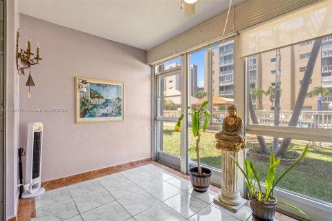 Купить кондоминиум в Халландейл-Бич, Флорида 1 спальня, 78.69м2, № 1871409 - фото 26