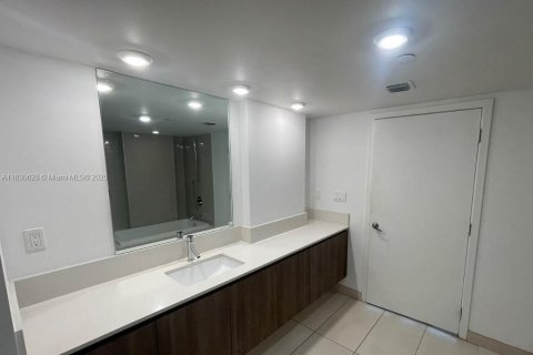 Copropriété à vendre à Bay Harbor Islands, Floride: 2 chambres, 122.72 m2 № 1981081 - photo 7