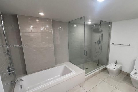 Copropriété à vendre à Bay Harbor Islands, Floride: 2 chambres, 122.72 m2 № 1981081 - photo 5