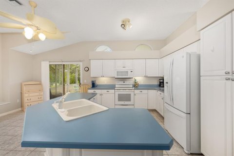 House in The Villages, Florida 2 bedrooms, 152.17 sq.m. № 1821379 - photo 10