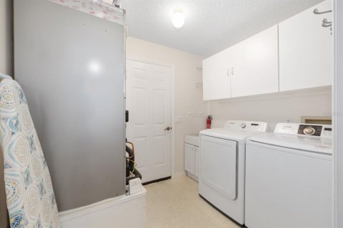House in The Villages, Florida 2 bedrooms, 152.17 sq.m. № 1821379 - photo 28