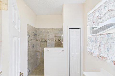 House in The Villages, Florida 2 bedrooms, 152.17 sq.m. № 1821379 - photo 19