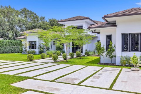 House in Pinecrest, Florida 6 bedrooms, 565.4 sq.m. № 1888177 - photo 2