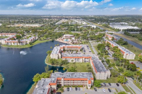 Купить кондоминиум в Санрайз, Флорида 1 спальня, 59.46м2, № 1979869 - фото 24