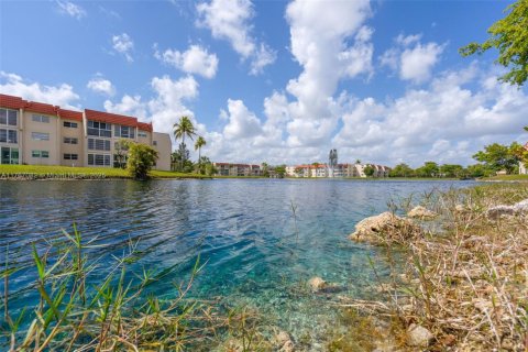 Купить кондоминиум в Санрайз, Флорида 1 спальня, 59.46м2, № 1979869 - фото 20