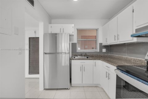 Купить кондоминиум в Санрайз, Флорида 1 спальня, 59.46м2, № 1979869 - фото 9