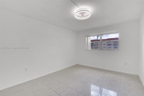 Купить кондоминиум в Санрайз, Флорида 1 спальня, 59.46м2, № 1979869 - фото 14