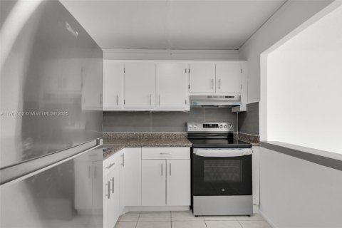 Купить кондоминиум в Санрайз, Флорида 1 спальня, 59.46м2, № 1979869 - фото 8