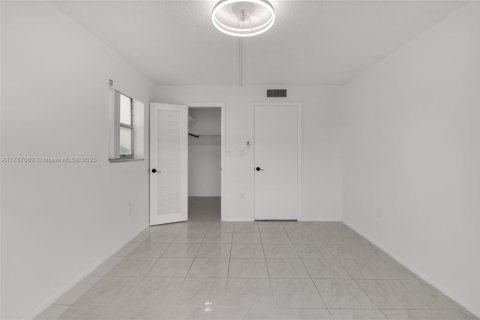 Купить кондоминиум в Санрайз, Флорида 1 спальня, 59.46м2, № 1979869 - фото 13