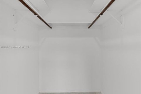 Купить кондоминиум в Санрайз, Флорида 1 спальня, 59.46м2, № 1979869 - фото 15