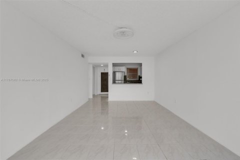 Купить кондоминиум в Санрайз, Флорида 1 спальня, 59.46м2, № 1979869 - фото 6