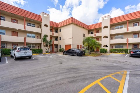 Купить кондоминиум в Санрайз, Флорида 1 спальня, 59.46м2, № 1979869 - фото 2