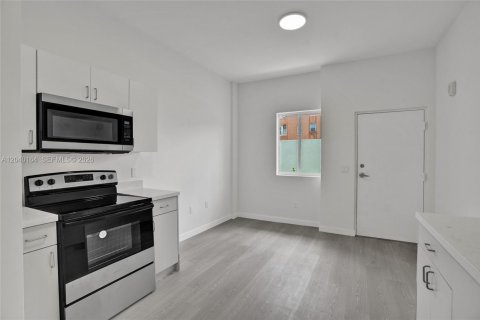 Condo in Miami, Florida, 1 bedroom  № 2086440 - photo 4