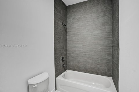 Condo in Miami, Florida, 1 bedroom  № 2086440 - photo 12