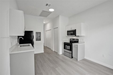 Condo in Miami, Florida, 1 bedroom  № 2086440