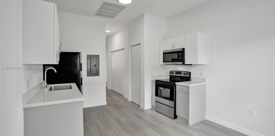 Condo in Miami, Florida, 1 bedroom  № 2086440
