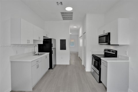 Condo in Miami, Florida, 1 bedroom  № 2086440 - photo 7