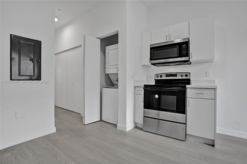 Condo in Miami, Florida, 1 bedroom  № 2086440 - photo 8