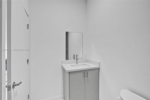 Condo in Miami, Florida, 1 bedroom  № 2086440 - photo 10