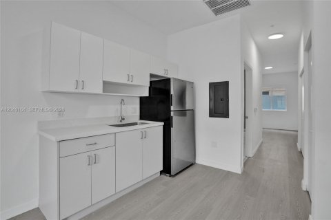 Condo in Miami, Florida, 1 bedroom  № 2086440 - photo 6