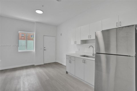 Condo in Miami, Florida, 1 bedroom  № 2086440 - photo 3
