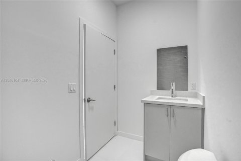 Condo in Miami, Florida, 1 bedroom  № 2086440 - photo 11