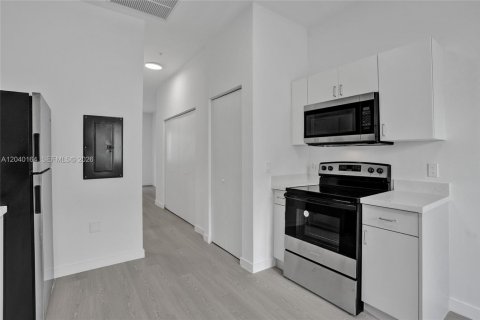 Condo in Miami, Florida, 1 bedroom  № 2086440 - photo 5
