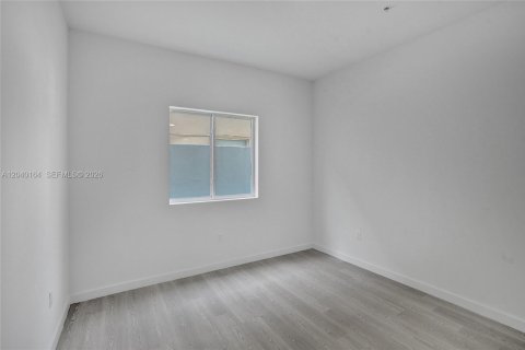Condo in Miami, Florida, 1 bedroom  № 2086440 - photo 15