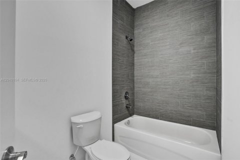 Condo in Miami, Florida, 1 bedroom  № 2086440 - photo 9