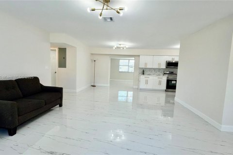 Villa ou maison à vendre à West Park, Floride: 3 chambres, 136.94 m2 № 1952928 - photo 16