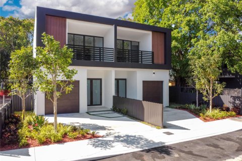 Villa ou maison à vendre à Miami, Floride: 3 chambres, 182.83 m2 № 2025196 - photo 2