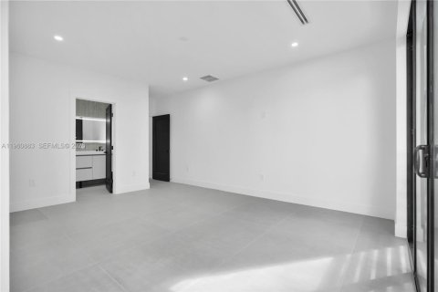 Villa ou maison à vendre à Miami, Floride: 3 chambres, 182.83 m2 № 2025196 - photo 18