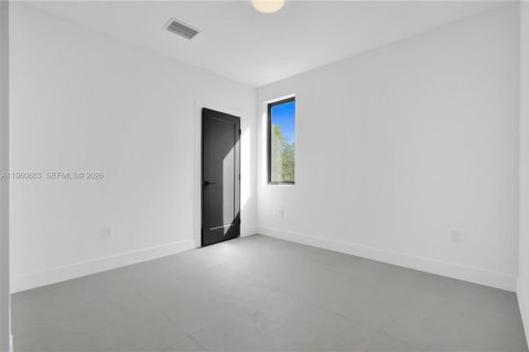 Villa ou maison à vendre à Miami, Floride: 3 chambres, 182.83 m2 № 2025196 - photo 25