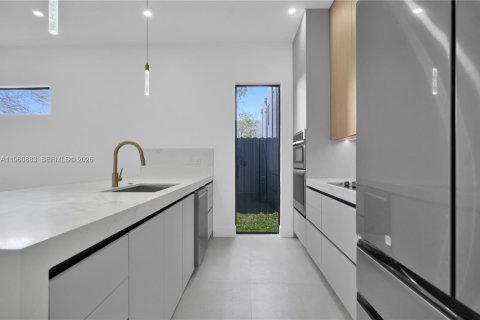 Villa ou maison à vendre à Miami, Floride: 3 chambres, 182.83 m2 № 2025196 - photo 9